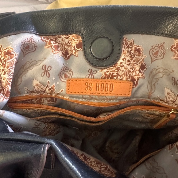 Hobo branded tote - Picture 13 of 15